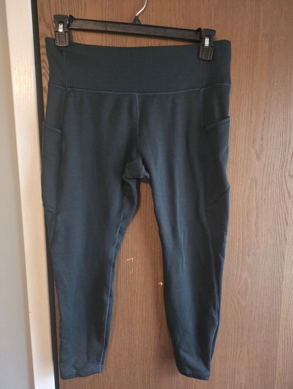 Athleta Green High-Rise Pocket Capri Leggings 3/4th